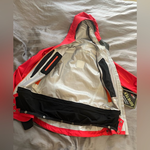 New with tags norrona lofoten gore tex red jacket XS - Picture 4 of 7